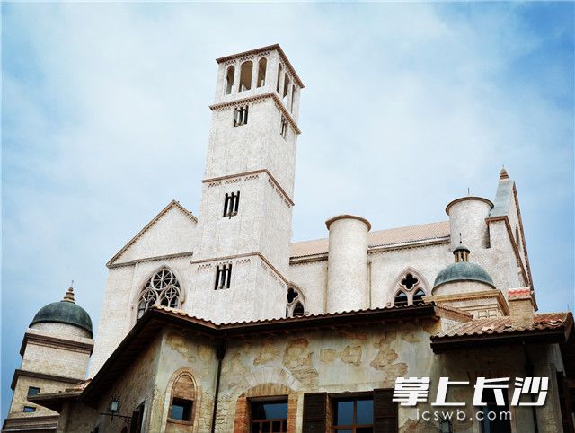 小镇意式建筑一角