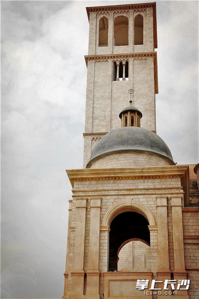 小镇意式建筑一角