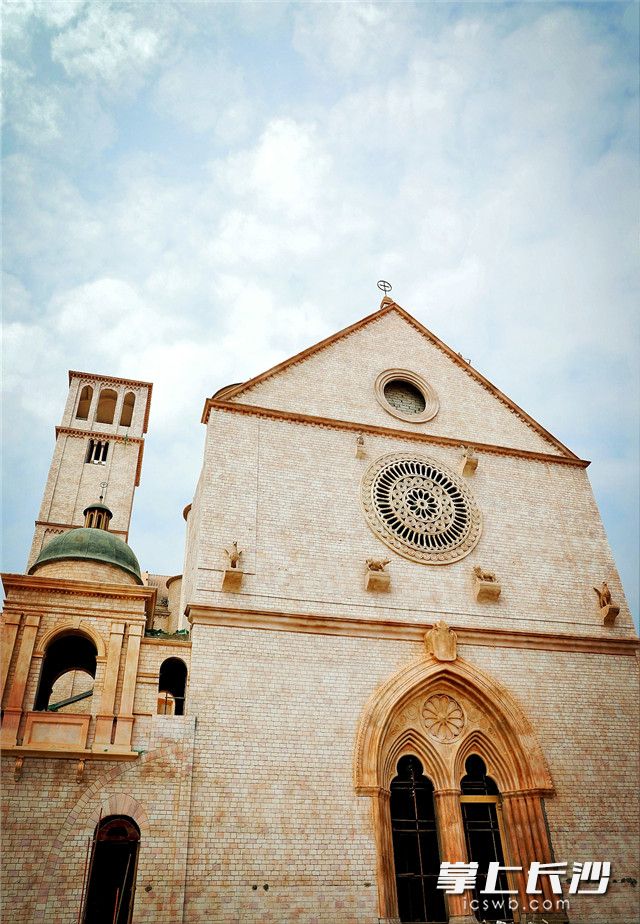 小镇意式建筑一角