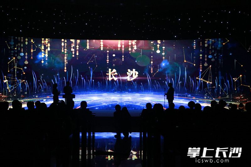 在10月15日于杭州举行的第三届“中国文化产业学院奖”学术论坛暨颁奖典礼上，长沙获“未来文化城市”奖提名，经组委会专家最终评审，长沙获得“未来文化城市”金奖。