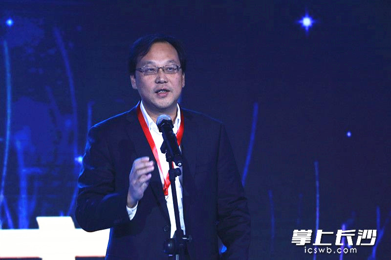 市委常委、市委宣传部部长高山发表获奖感言。