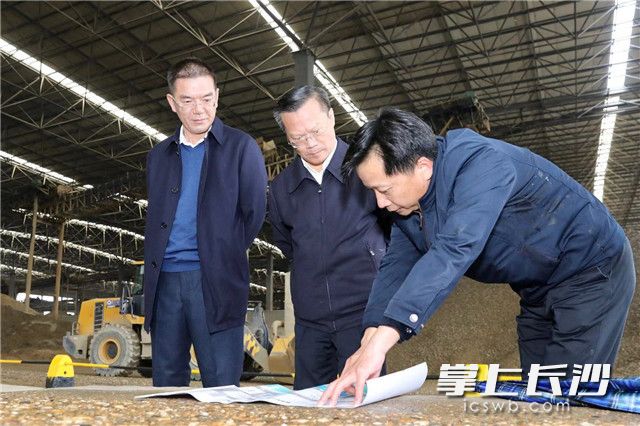 今日下午,胡忠雄到望城区督查中央生态环保督察“回头看”交办信访件整改并开展精准扶贫“三走访、三签字”工作。 今日下午,胡忠雄到望城区督查中央生态环保督察“回头看”交办信访件整改并开展精准扶贫“三走访、三签字”工作。