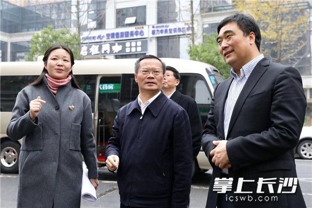 今日，胡忠雄现场督查中央生态环保督察“回头看”重点件整改工作进展情况。图片均由 刘书勤 摄