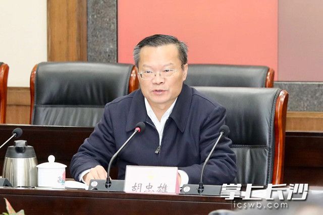 会议研究了生态环境保护、养老服务、跨境电商综试区建设等16项工作。