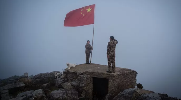 两个人的升旗仪式 两个人的升旗仪式