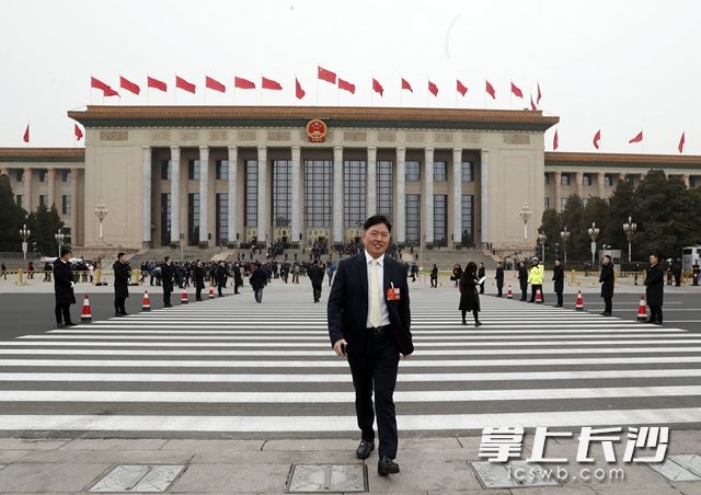 全国人大代表、步步高集团董事长王填。通讯员 王萍 摄