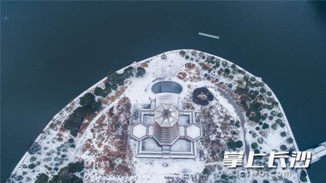 跃进湖潇湘塔。