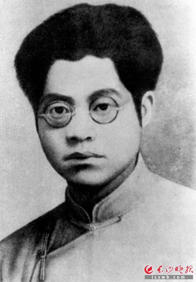 夏明翰像 新华社发