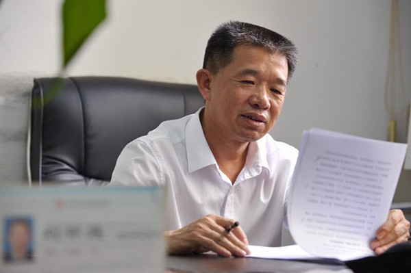 无论身处何种岗位，刘怀彧都把全部精力用在学习提升和工作上，成为各个岗位的行家里手，也成为同事心目中令人尊敬的“刘老师”。长沙晚报记者 小刘军 摄