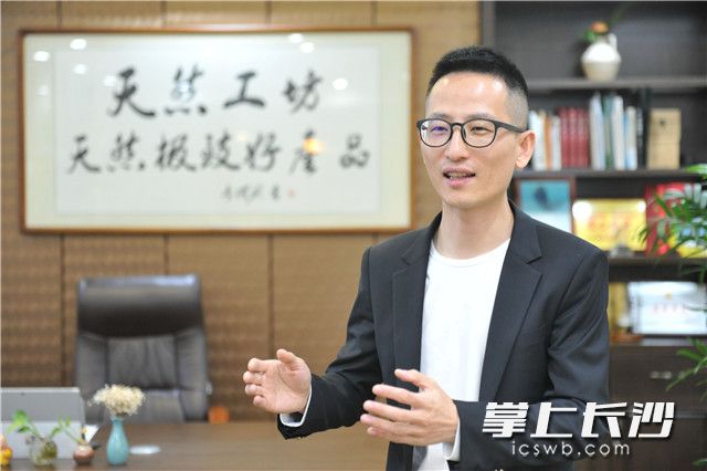 天然工坊CEO苏路江讲述环保两型生活理念。照片均为长沙晚报记者 小刘军 摄