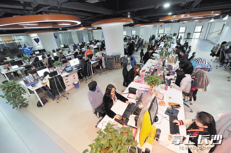 御家汇是一家从长沙起步、旗下拥有御泥坊、师夷家等护肤品品牌的互联网科技企业。 长沙晚报记者 王志伟 摄