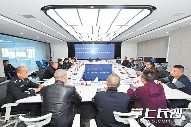 日前，在429期《你说话吧》活动现场，众多“话友”围绕“电动自行车新规实施，会带来哪些变化？”这一主题，展开了热烈讨论。