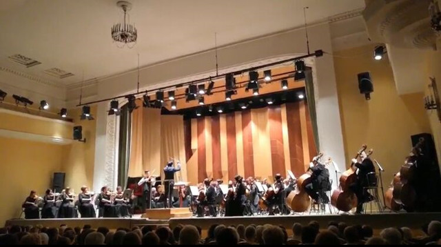 长沙交响乐团团长、音乐总监肖鸣于2月9日晚执棒沃罗涅日国家交响乐团。 长沙交响乐团团长、音乐总监肖鸣于2月9日晚执棒沃罗涅日国家交响乐团。