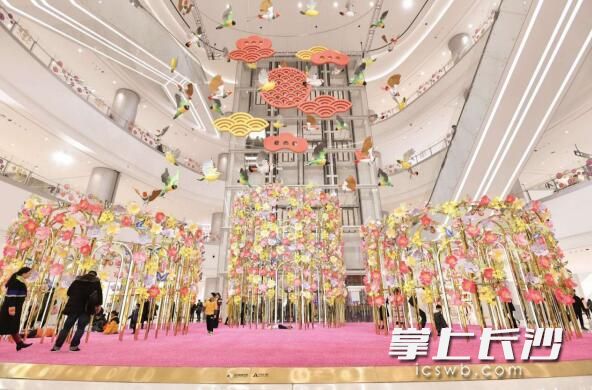 　　“万纸千鸿、自然瑰宝”装置