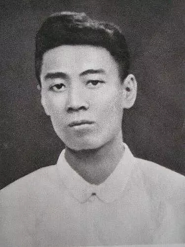 △1919年五四运动时，周恩来同志在天津。