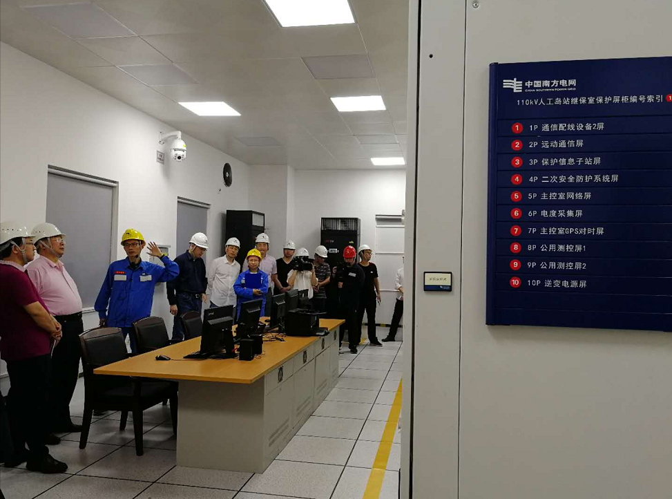 媒体团参观110kV港珠澳大桥人工岛变电站