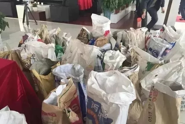 2016年张先生购车背来的硬币