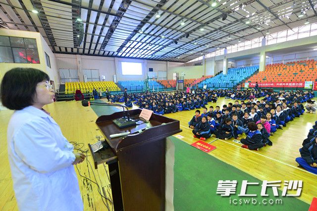 世界防治结核病日前夕,长沙市中心医院结核病诊疗中心专家进学校,开展结核病防治宣传义诊系列活动。 世界防治结核病日前夕,长沙市中心医院结核病诊疗中心专家进学校,开展结核病防治宣传义诊系列活动。