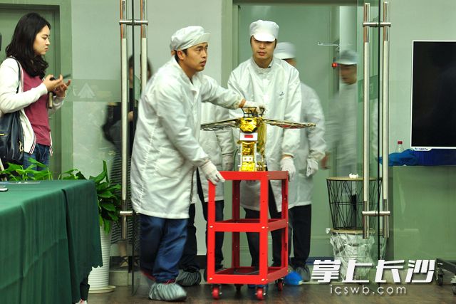 5月10日，长沙高新区天仪研究院长沙总部举行“娄星号”卫星出征仪式。见习记者 黄荣佳 摄