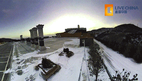 2019农历己亥年大年初一，宁夏回族自治区固原市六盘山红军长征景区第一缕阳光高清直播画面。（来源：央视网 直播中国）