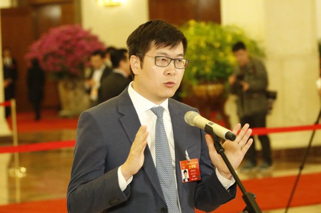 在湘全国人大代表姚劲波亮相“代表通道”。