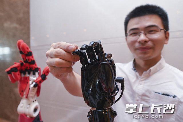 3D打印上肢复健机械手。