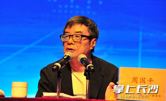 今日，著名学者、作家周国平在长沙音乐厅作《阅读与人生》主旨报告。 长沙晚报记者 贺文兵 摄