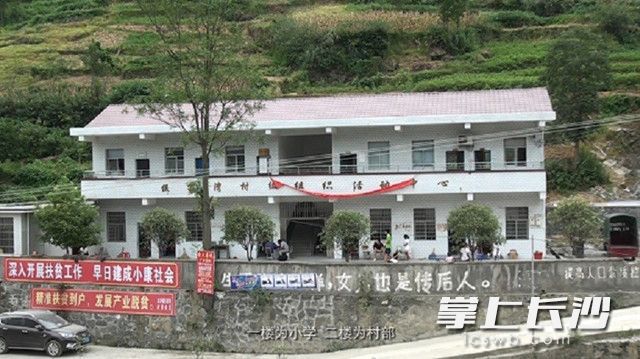 　　微电影《贫瘠山地里四十二个幼苗的呼唤》。