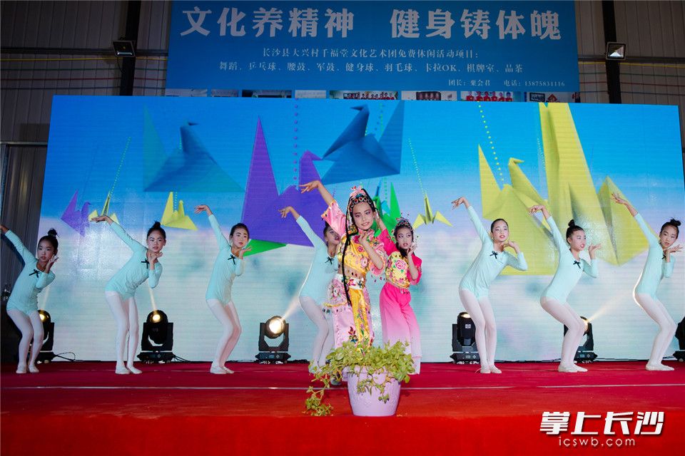 图为活动现场。