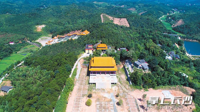 在风景优美的钟佛寺宗教文化综合旅游区附近，有一片集体建设用地已纳入上市交易改革的范围，吸引了不少城里置业者的青睐。长沙晚报通讯员 刘正 摄