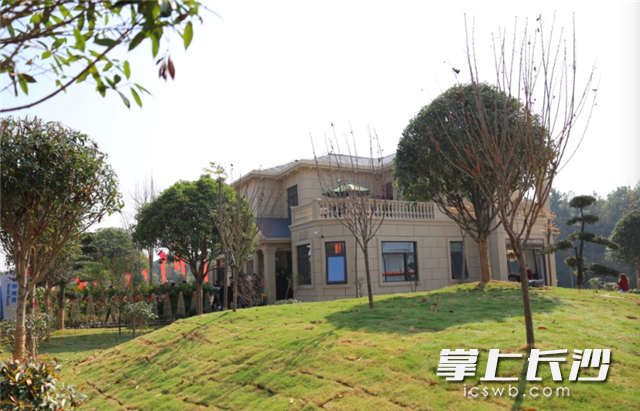 以装配式建筑的别墅样本房。