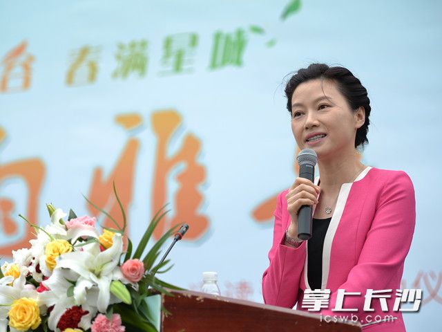 中南大学“才女教授”杨雨教授作主题演讲。