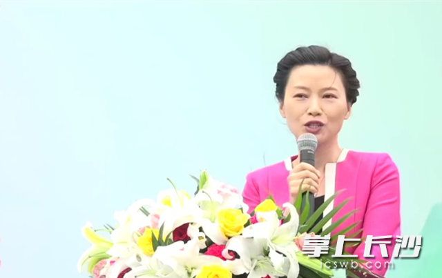 杨雨教授现场演讲。长沙晚报记者 邹麟 摄