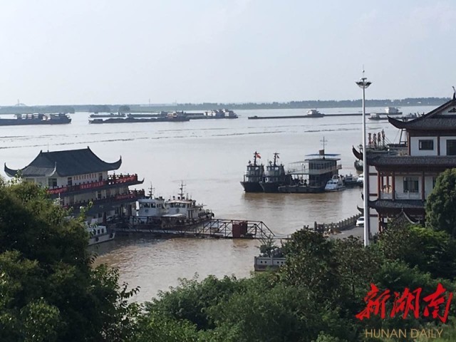 7月5日8时，城陵矶站水位34.58米，超保证水位0.03米，入、出湖流量分别为27580、49000秒立米。(资料图片)