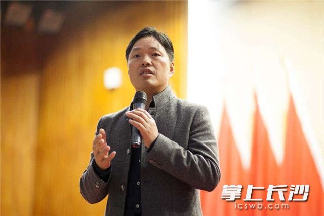 王填演讲。通讯员 赵杰摄