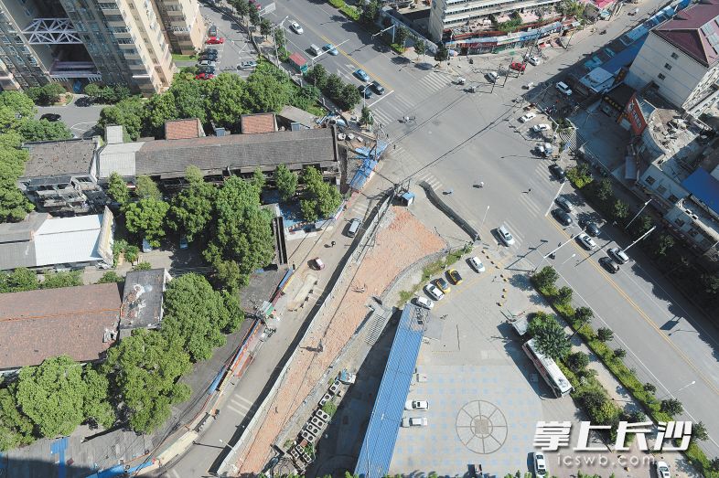 昨日上午，记者来到文源社区回访发现，“零担港湾”夜市已经全部取缔拆除。天心区准备在原址修建一座社区公园，预计年底建成开园。长沙晚报记者 余劭劼 摄