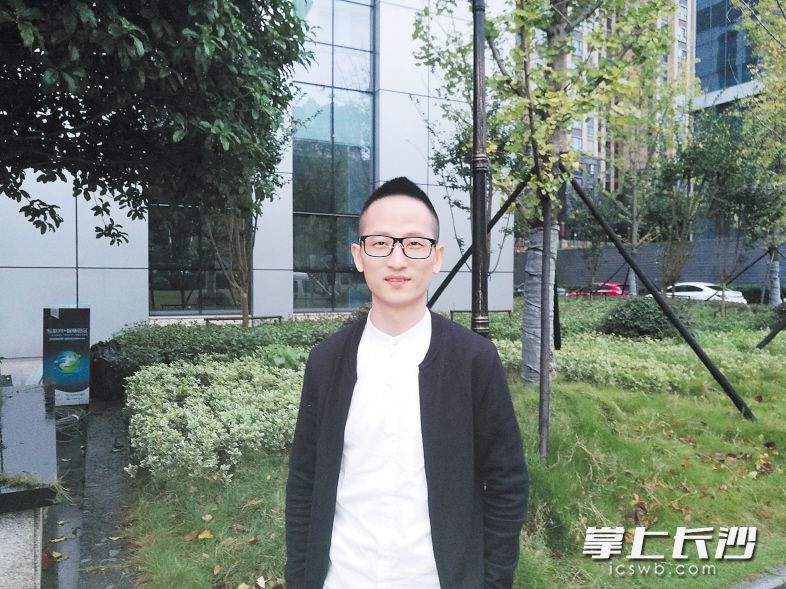 山东汉子苏路江在长沙安居乐业，总是面带微笑。长沙晚报记者 王斌 摄
