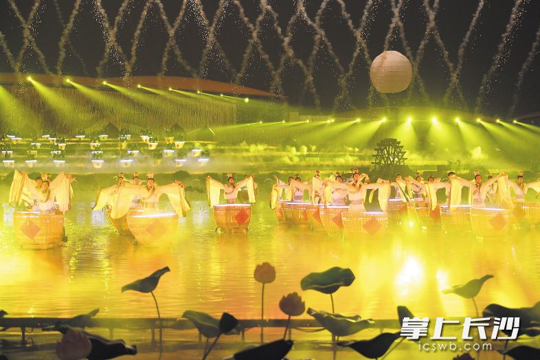 今年6月，长沙首台大型田园实景情境演出《浏阳河上》在隆平文化公园首演，并实行常态化演出。长沙晚报记者 黄启晴 摄
