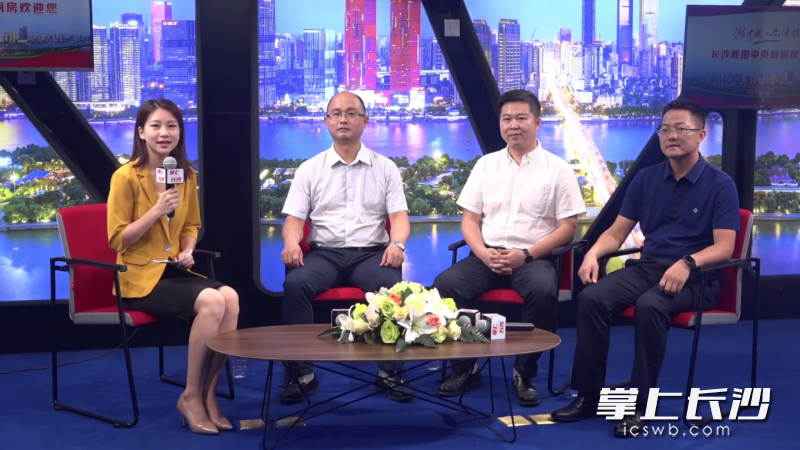 长沙市数据资源管理局党组书记、局长张武做客长沙晚报融媒体中央厨房，畅谈长沙数据资源管理工作的历史使命和工作格局。长沙晚报全媒体记者 易亿 摄
