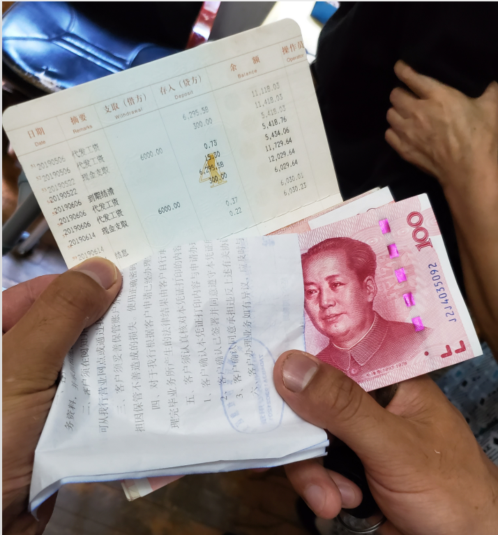 李爹爹丢失的存折与现金。民警供图