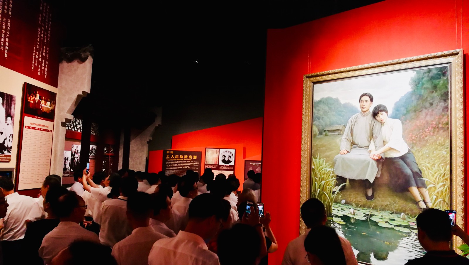 中国共产党长沙历史馆展示的青年毛泽东、杨开慧革命爱情故事,吸引了众多市民。长沙晚报全媒体记者 周柏平 摄 中国共产党长沙历史馆展示的青年毛泽东、杨开慧革命爱情故事,吸引了众多市民。长沙晚报全媒体记者 周柏平 摄