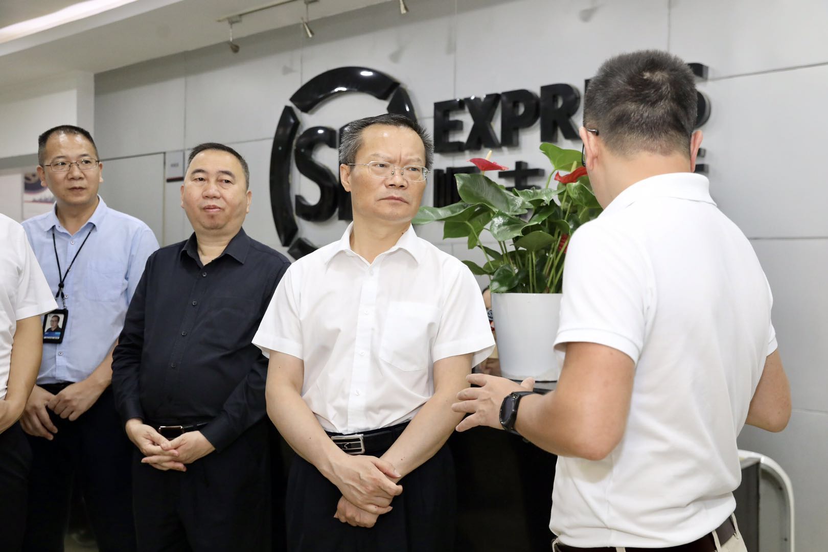 今日，胡忠雄到芙蓉区、长沙县调研减税降费工作。图片均由刘书勤摄