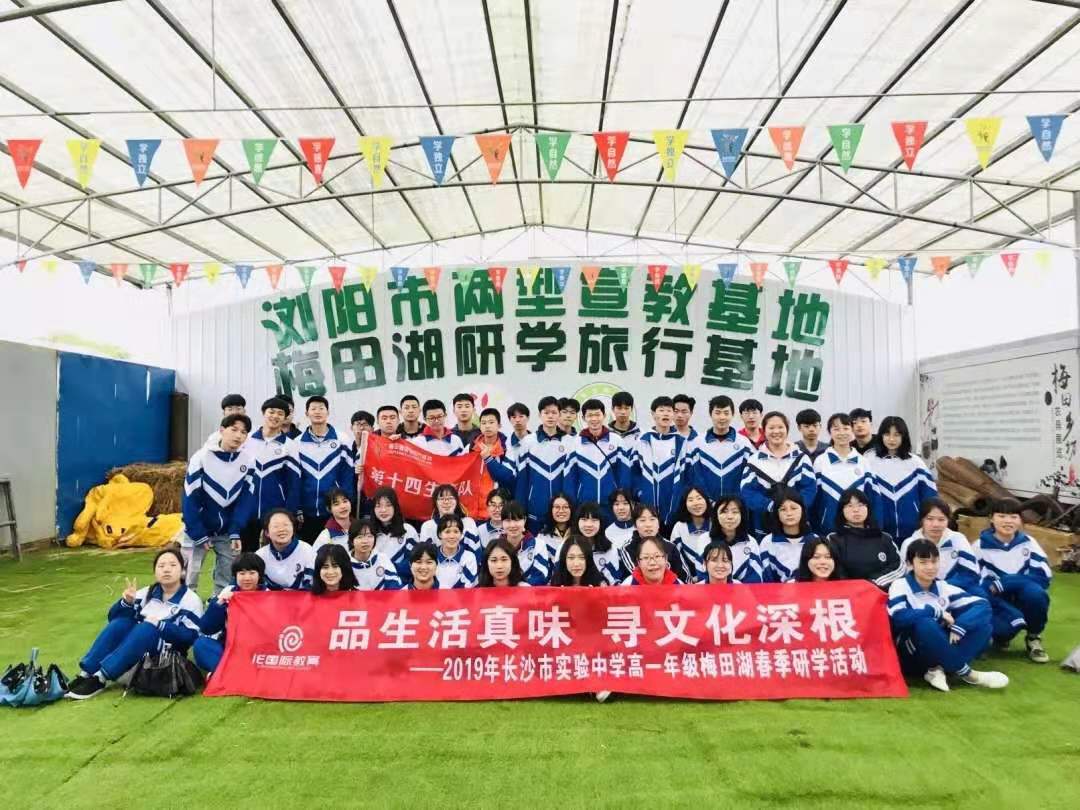 参与社会实践是假期生活常态。