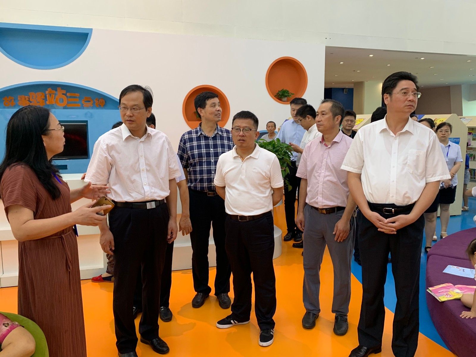 高山专题调研暑期全市公共文化场所开放及服务工作情况。
