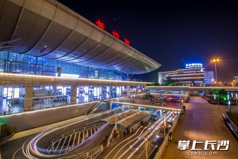 组织有序、维护有力、应对有效，62天暑运长沙火车南站地区秩序井然、环境整洁、服务优质。长沙晚报通讯员 侯文艳 摄