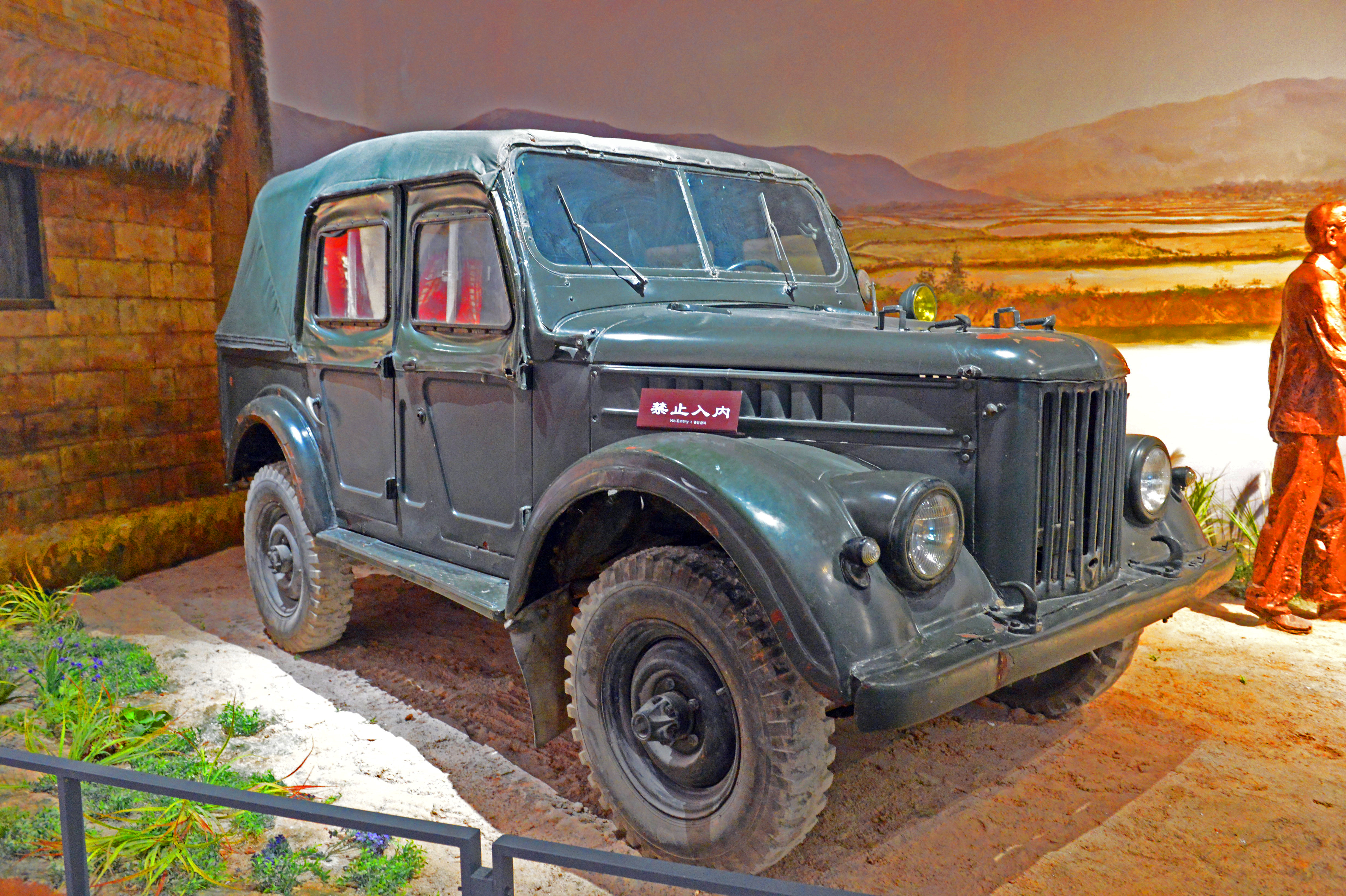 刘少奇同志回乡调查坐过的吉普车。全媒体记者 张禹 通讯员 吴静波 摄影报道 刘少奇同志回乡调查坐过的吉普车。全媒体记者 张禹 通讯员 吴静波 摄影报道