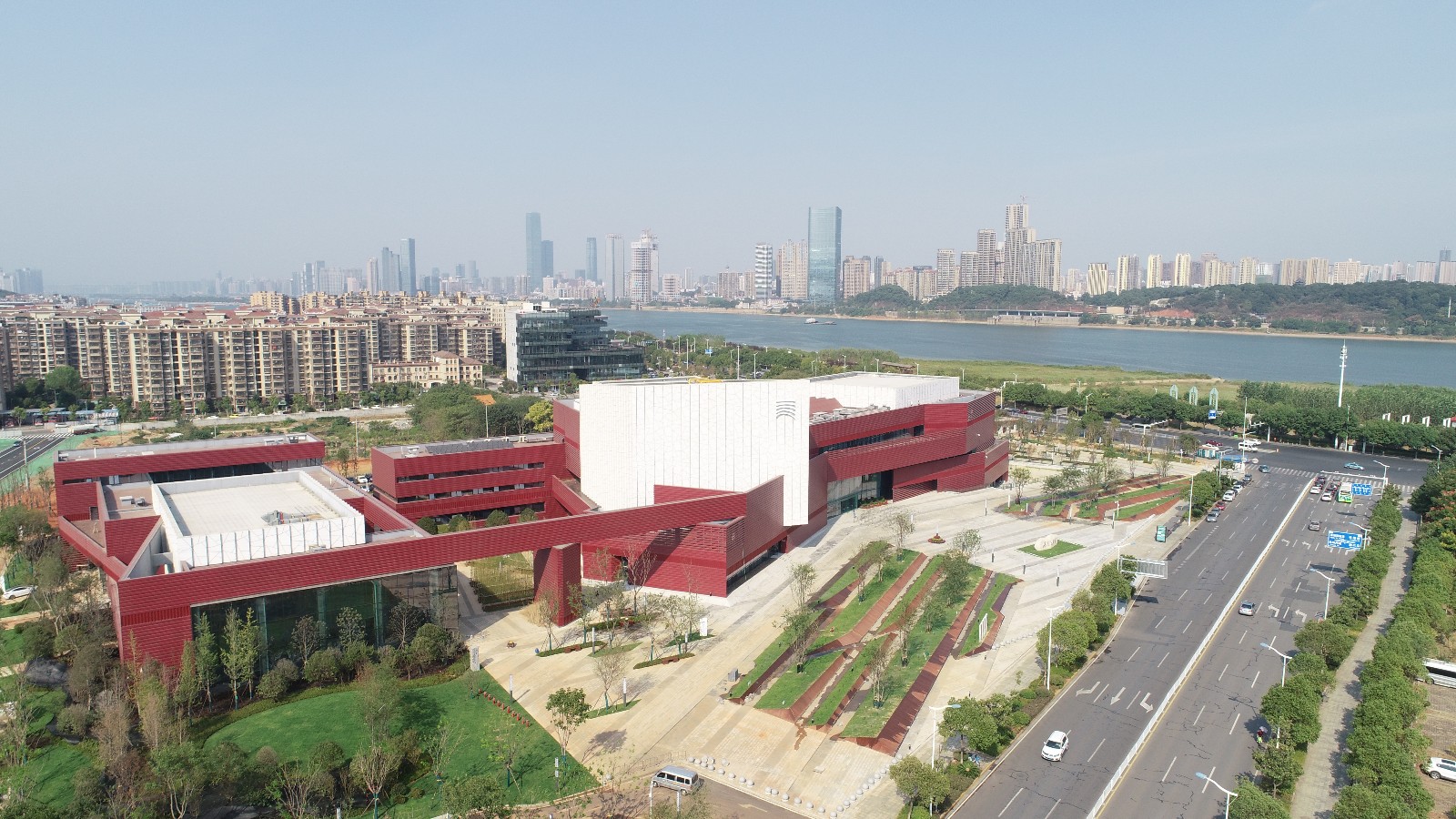 俯瞰湖南目前规模最大、功能最全的专业公共美术馆湖南美术馆。全媒体记者余绍劼 摄