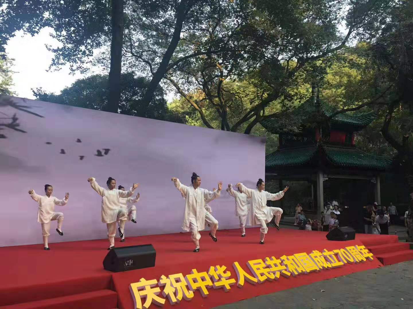 云麓宫的太极表演。均为通讯员  谢宇虹 供图