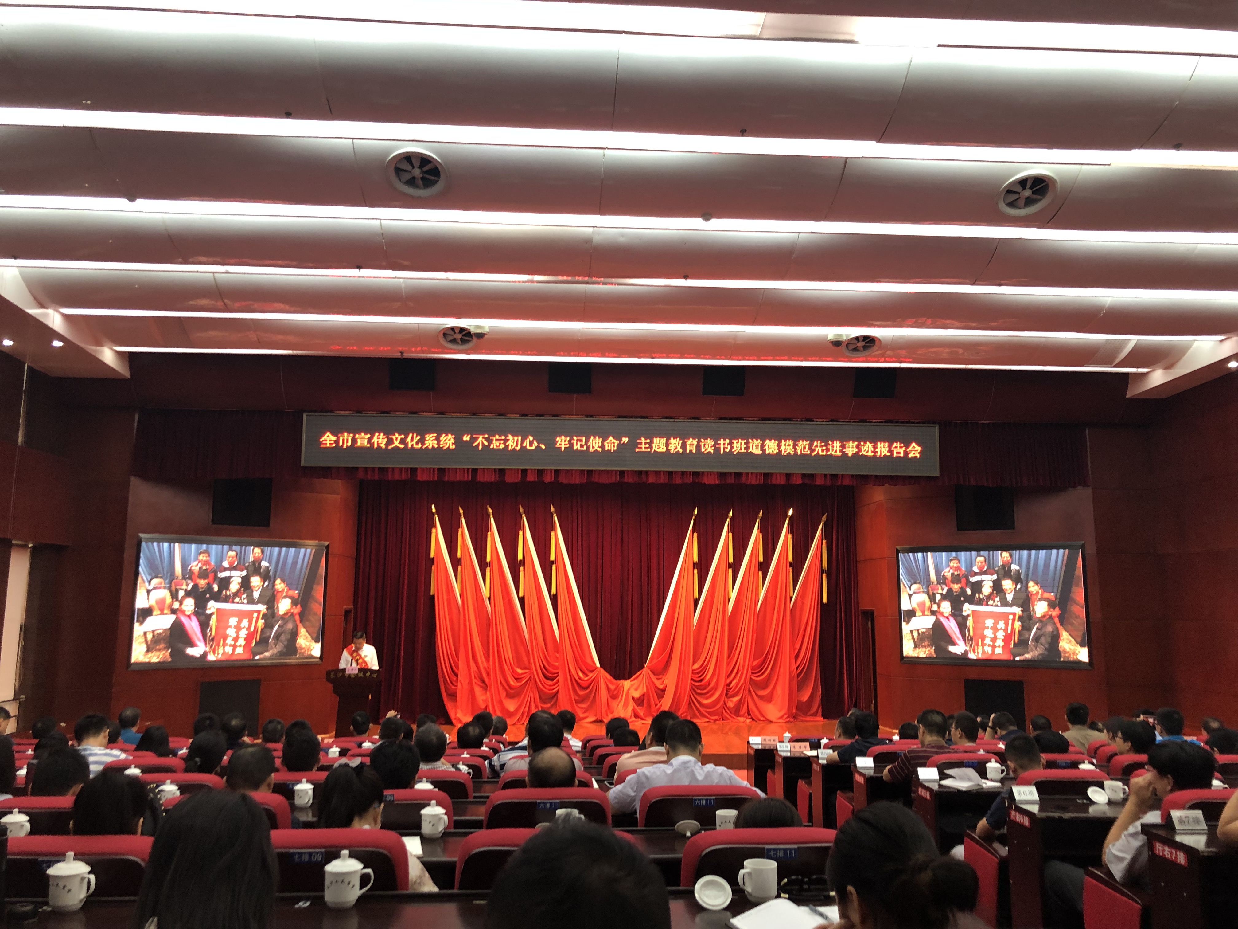 朱豫刚现场讲述35年坚守牺牲战友承诺的感人故事。均为长沙晚报全媒体记者 匡春林 摄