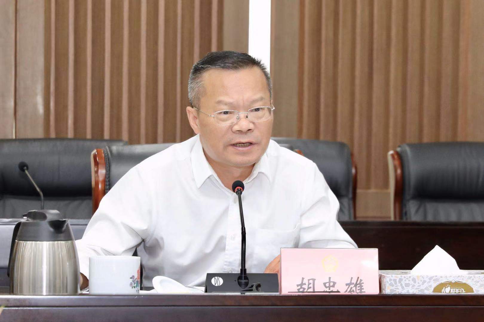 会议研究了“七有”民生工作、棚户区改造、轨道交通项目等有关议题。